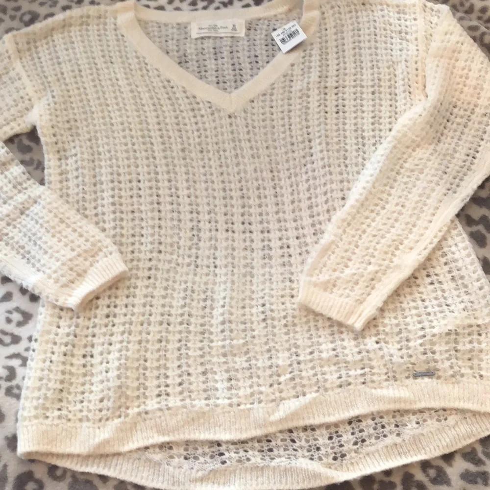 Abercrombie & Fitch Wool Open Weave V-neck Sweater in Ivory Cream Size Medium